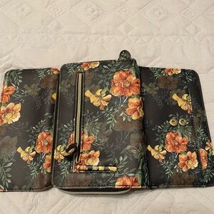 Mundi Vegan Leather Wallet in Black